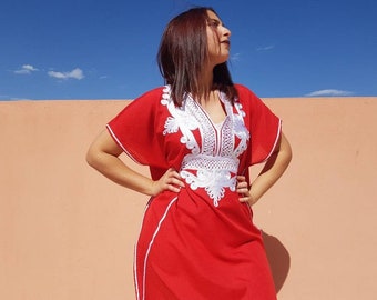 Beuatiful moroccan red dress with fine white embroidery