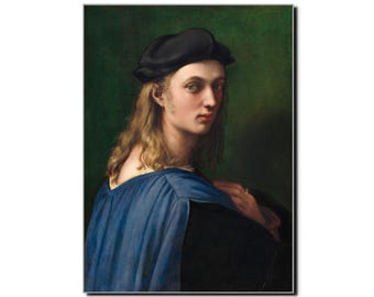 Op de afbeelding: Een portret van een jonge man met lang, golvend blond haar, een zwarte baret en een blauwe mantel. De achtergrond is donkergroen. Het onderwerp kijkt naar de kijker.