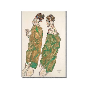 Puede incluir: Dos figuras en una pintura, ambas con chaquetas verdes y marrones, se encuentran una al lado de la otra. Las figuras están dibujadas de una manera estilizada y alargada, con cuellos largos y extremidades delgadas. El fondo es de color crema claro.