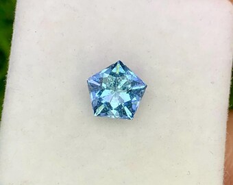 Naturlig akvamarin 0,74 karat 6 x 6 mm pentagonformad fasetterad ädelsten
