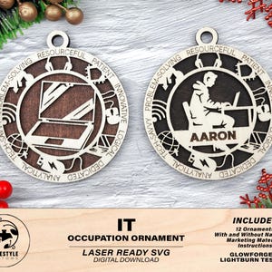 Peut inclure: Deux ornements de métier informatiques en bois. L'un présente un design d'ordinateur portable, l'autre une personne devant un ordinateur avec le nom "Aaron". Les deux sont circulaires avec des mots descriptifs sur le bord. Le texte inférieur indique "IT Occupation Ornament."