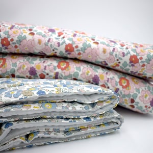 Betsy - Padded baby quilt in Liberty and organic muslin - 5 colours