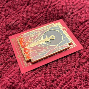 Schwert der Verfinsterten Sonne | 80 mm Pin