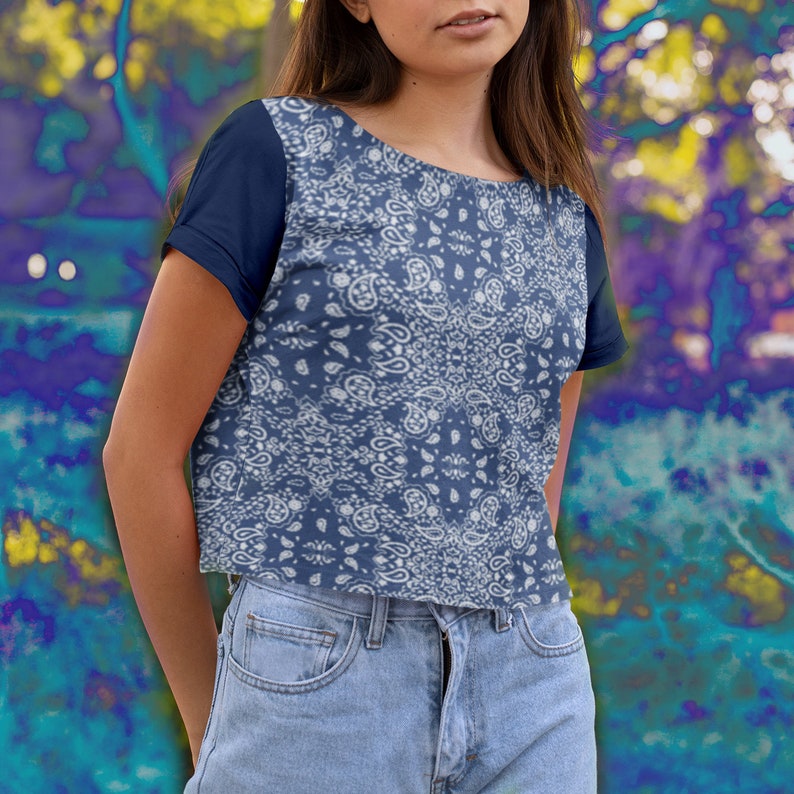 Blue bandana print cropped women tee