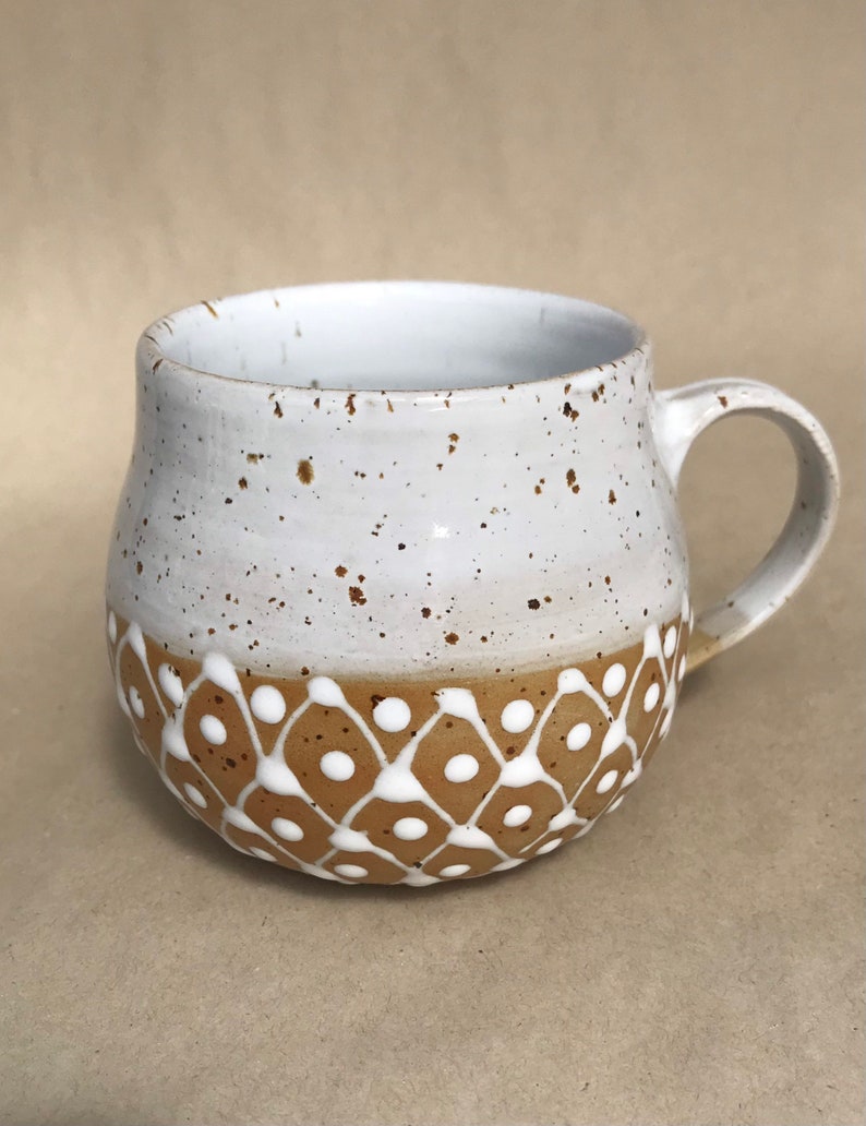 Tasse in beige und weiß mit Spots, Kaffeetasse, Keramiktasse, gemütliche Tasse, handgetöpfert, 240 ml Bild 7