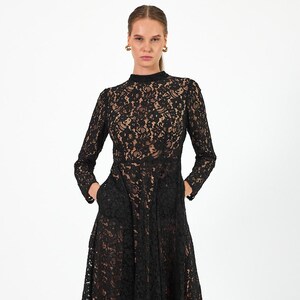 Estrella Walk Thru Gown