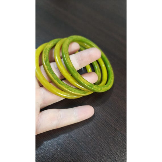 Authentic 1950s Bakelite Bangle Bracelet Set Marb… - image 4