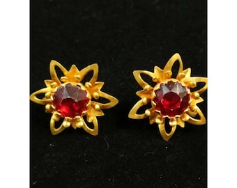 Vintage Mid Century Gold Tone Red Glass Starburst Screw Back Earrings 1950s
