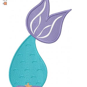 Puede incluir: Una taza de cer&aacute;mica blanca con un asa negra y el texto "But First, Coffee" en un estilo manuscrito. La taza est&aacute; sobre una superficie blanca. La taza mide aproximadamente 10 cm de alto.