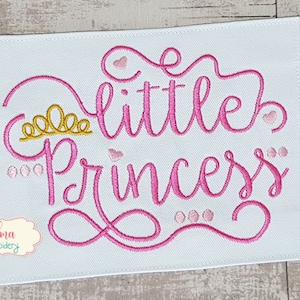 Kleine Prinzessin - Füllstich - Fee Stickerei Sprüche - 4x4 5x5 - Maschinenstickerei Design - Zitat Stickerei