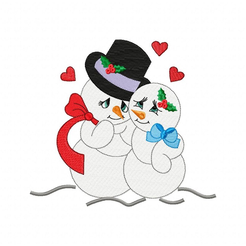 Pu&ograve; includere: Due pupazzi di neve, uno con un cappello a cilindro nero e un fiocco rosso, l'altro con un fiocco blu, si abbracciano. Ci sono cuori rossi intorno a loro.