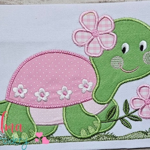 Menina tartaruga e flores - Design de bordado à máquina - Bordado de apliques - Bordado de animais - 4x4 5x4 5x7 5x8 6x10 7x12 - Bordado de tartaruga
