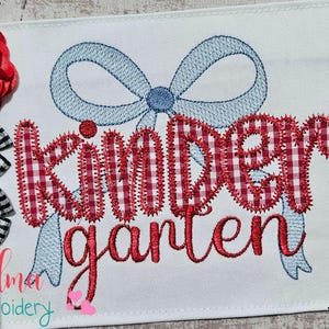 Kindergarten Coquette Bow Back to School Design - Zick-Zack Applikation Maschinenstickmuster für Kinderkleidung Handtücher