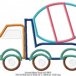 Puede incluir: Un dise&ntilde;o de bordado colorido de un cami&oacute;n mezclador de cemento. El cami&oacute;n es azul, verde, naranja y marr&oacute;n. La mezcladora de cemento es rosa, azul y verde.