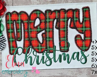 Könnte beinhalten: Rote und grüne karierte "Frohe Weihnachten" Stickerei mit einer kursiv geschriebenen Schrift. Das Design ist in den Größen 4x4, 5x4, 5x7, 5x8, 6x10 und 7x12 Zoll erhältlich.