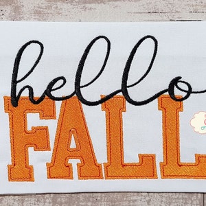 Hello Fall - Design de bordado com ponto de preenchimento - 4x4 5x4 5x7 5x8 6x10 7x12 - Design de bordado à máquina - Bordado de outono - Design de ação de graças