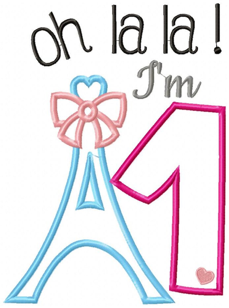 K&ouml;nnte beinhalten: Ein Stickmuster mit dem Text "oh la la ! I'm" in Schwarz und Grau. Unter dem Text befindet sich der Umriss eines hellblauen Eiffelturms mit einer rosa Schleife an der Spitze und eine gro&szlig;e rosa Zahl "1" mit einem kleinen rosa Herz.