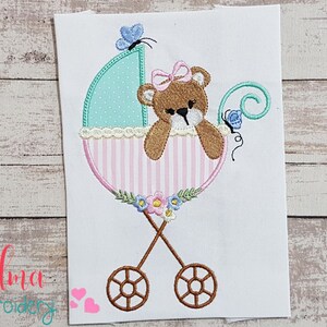 Teddybeermeisje in kinderwagen stoffen - machineborduurontwerp (digitale download)