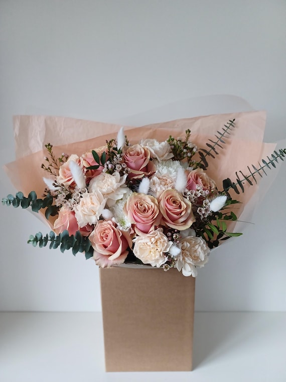 Peach live seasonal flower bouquet | Fresh cut seasonal flowers | Mother's Day | Birthday | Anniversary | Engagement  | Thank You