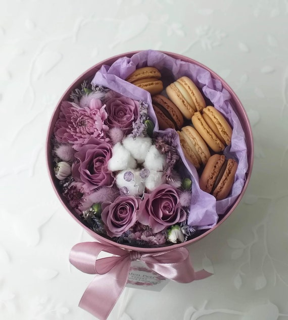 Purple gift box with fresh flowers and macarons | Live flower arrangement | Mother's Day | Birthday | Anniversary | Engagement| Life flowers