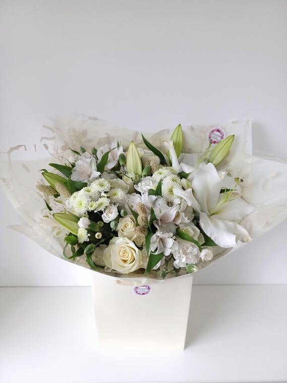 White Elegance live seasonal flower bouquet | Fresh cut seasonal flowers | Mother's Day | Birthday | Anniversary | Engagement | Thank You