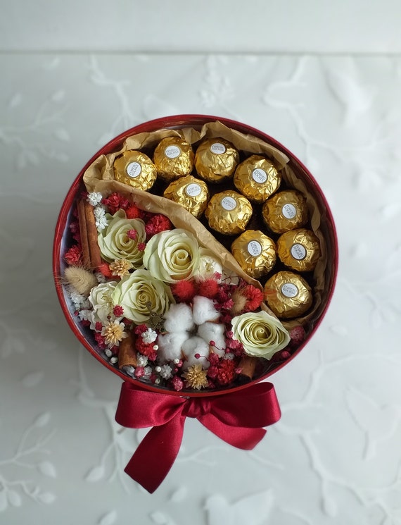 Live flowers with chocolates in a red hat box | Live flower arrangement | Flower gift box | Gift hamper