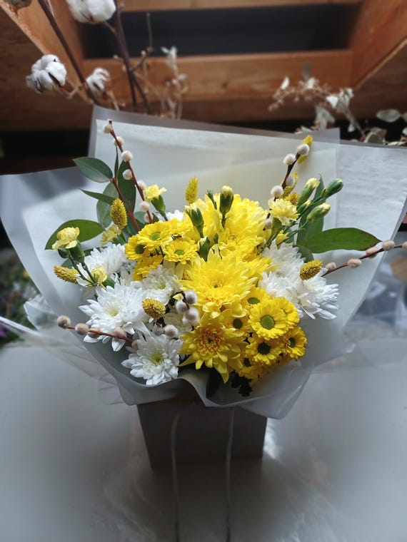 Golden sunshine live seasonal flower bouquet | Fresh cut seasonal flowers | Mother's Day | Birthday | Anniversary | Engagement  | Thank You