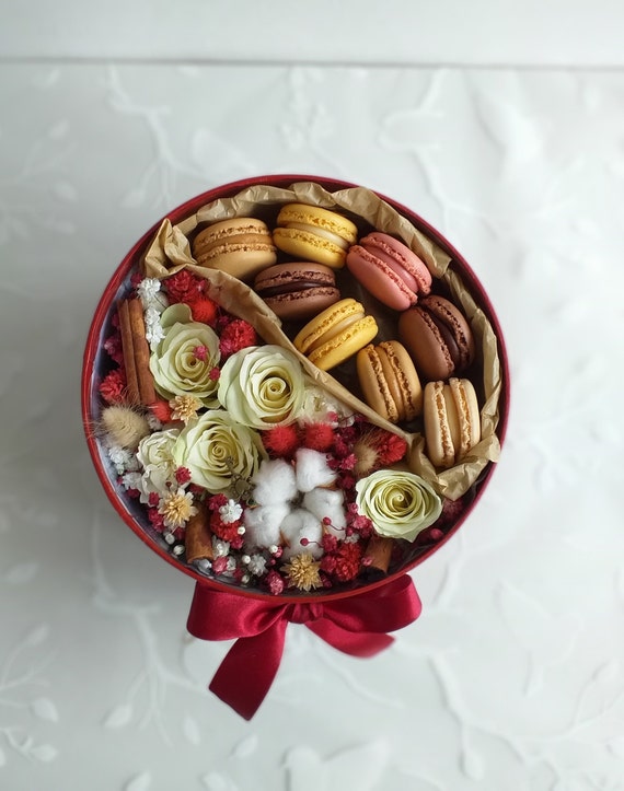 Red gift box with fresh flowers and macarons | Fresh flowers and macarons | Live flower arrangement | Mother's Day | Birthday | Anniversary