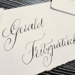 Tarjetas de lugar de boda / Tarjetas de nombre / Caligrafía personalizada tarjetas de lugar de boda y números de mesa / configuración de mesa de lujo a medida / configuración de lugar