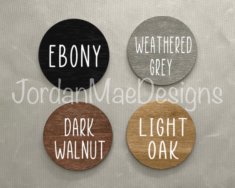 Peut inclure: Quatre panneaux ronds en bois avec diff&eacute;rentes teintes de bois. Les panneaux sont &eacute;tiquet&eacute;s "Ebony", "Weathered Grey", "Dark Walnut", et "Light Oak".