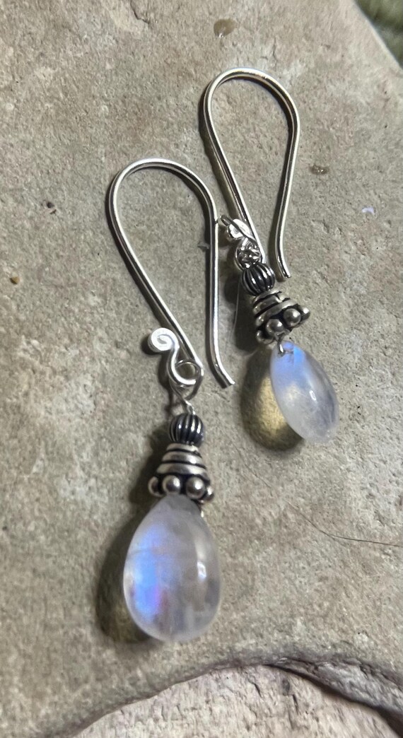 Boucles D'oreilles Perle Bleue Sur Lune Et Feuilles - Métal Argenté - Neuf Sans Emballage