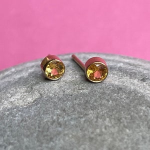 Light orange goldfilled mandarine garnet post earrings - exquisite dark yellow gold studs - elegant yellow bezel setting w light orange gems