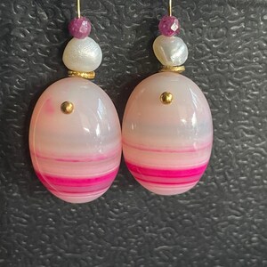 SALE! Hot pink banded agate gold drop earrings - translucent gems Banded magenta agate w genuine hot pink purple rubies and pearls
