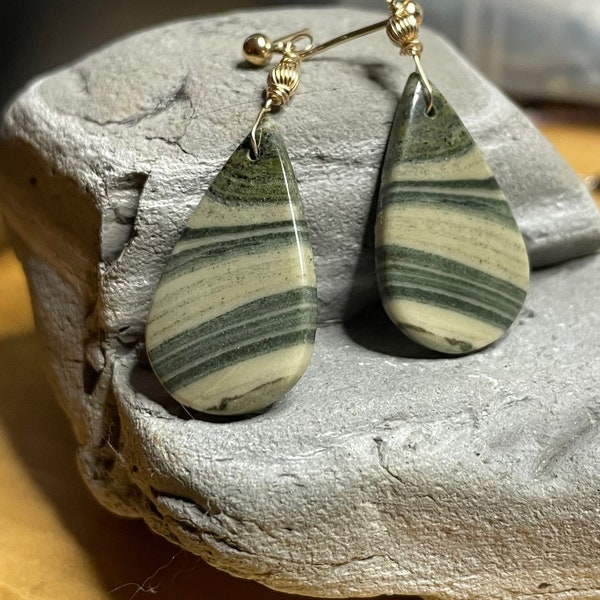 Green lace agate earrings - green banded onyx earrings - green and sand coloured teardrop earrings