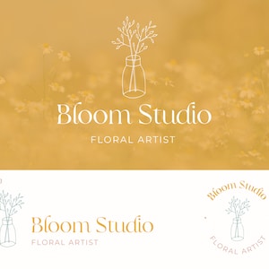 Puede incluir: Un logotipo para un artista floral llamado "Bloom Studio". El logotipo presenta un dibujo simple de línea de un jarrón con flores. El logotipo se coloca sobre un fondo amarillo con una imagen borrosa de flores.