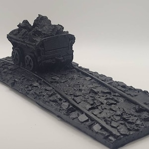 線路に乗った石炭カート 石炭オーナメント - フォレスト オブ ディーンの石炭で作られました - 手作り
