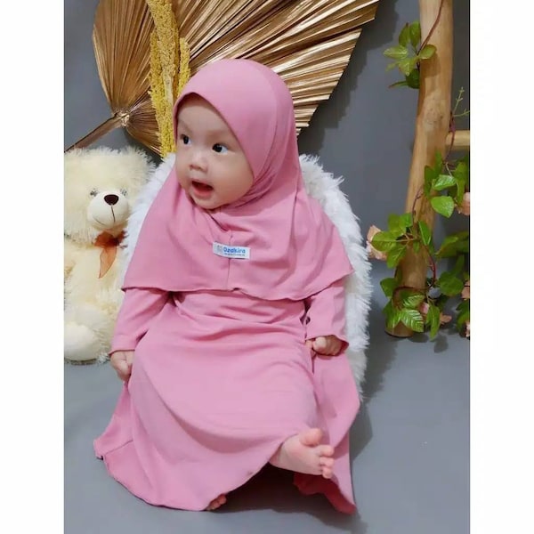 Ensemble abaya bébé ou enfant, tenue de tous les jours KIA, robe de tous les jours et hijab 0 - 3 ans rose poudré