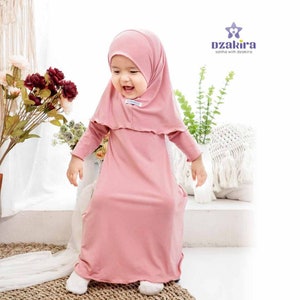 Ensemble abaya bébé ou enfant, tenue de tous les jours KIA, robe de tous les jours et hijab 0 3 ans couleur noire Dusty pink