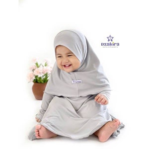 Ensemble abaya bébé ou enfant, tenue de tous les jours KIA, robe de tous les jours et hijab 0 3 ans couleur noire image 5