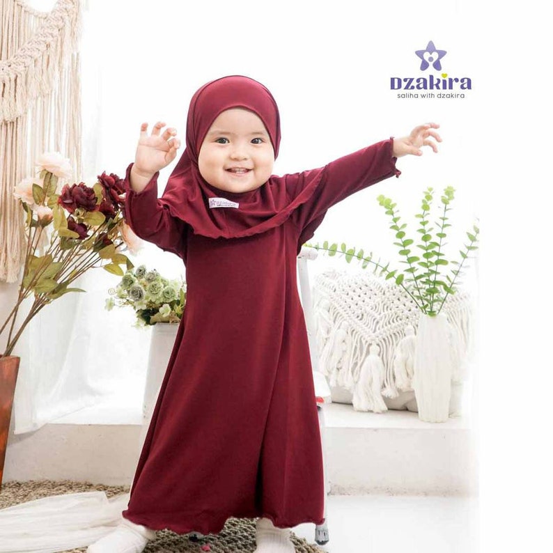 Ensemble abaya bébé ou enfant, tenue de tous les jours KIA, robe de tous les jours et hijab 0 3 ans couleur noire image 9