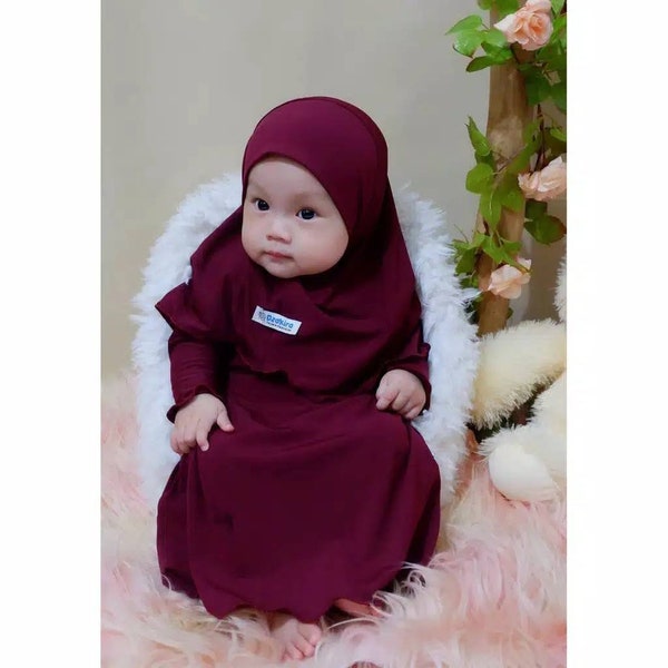 Ensemble abaya bébé ou enfant tenue de tous les jours KIA, robe et hijab 0 - 3 ans couleur marron