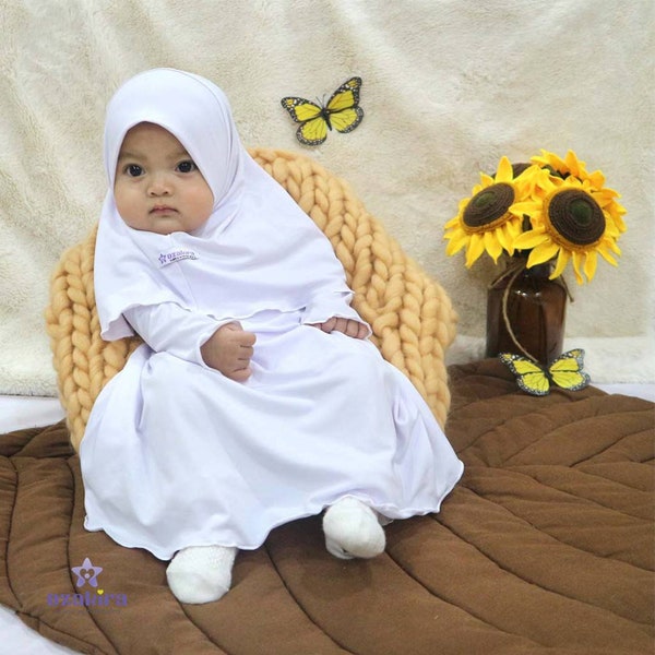Ensemble abaya bébé ou enfant tenue de tous les jours KIA, robe de tous les jours et hijab 0 - 3 ans couleur blanche
