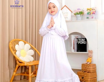 Conjuntos de abaya e hijab da série Safiya para crianças de 1 a 10 anos.