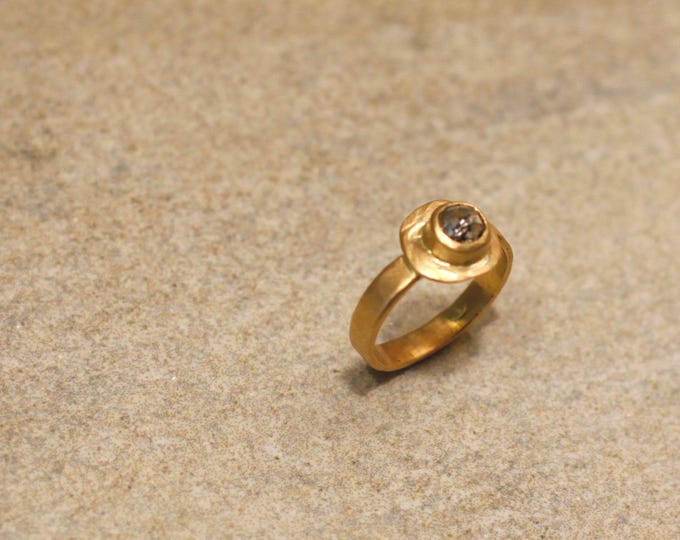 Gold handmade ring / natural rose cut diamond 0.80carat / 14k yellow gold /