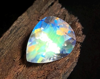 Blue Green Fire Madagascar maansteen peer: regenboogflits, 1 karaat (7,20 x 5,70 x 4,50 mm)