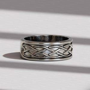 ケルトノットメンズバンドリング | ユニークなアンティークスタイル | バイキングシルバー結婚指輪 | 彼へのプレゼントに最適