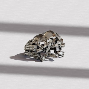 Anillo de calavera gótica oscura de plata esterlina / Anillo de compromiso gótico / Anillo de promesa gótica, Anillo de mano de esqueleto, Anillo de amor a muerte