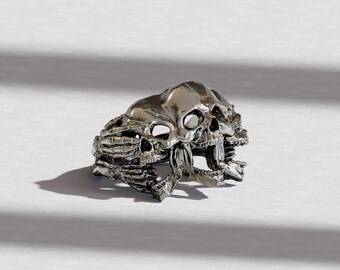 Anello in argento sterling con teschio gotico scuro / Anello di fidanzamento gotico / Anello di promessa gotico, Anello con mano scheletrica, Anello Love to Death