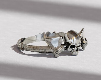 Anillo de calavera bárbara: joyería con hacha pagana de D&D