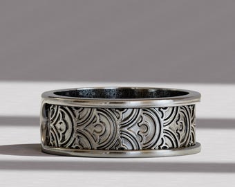 Anillo de olas japonesas para hombre en plata de ley: alianza con diseño oceánico